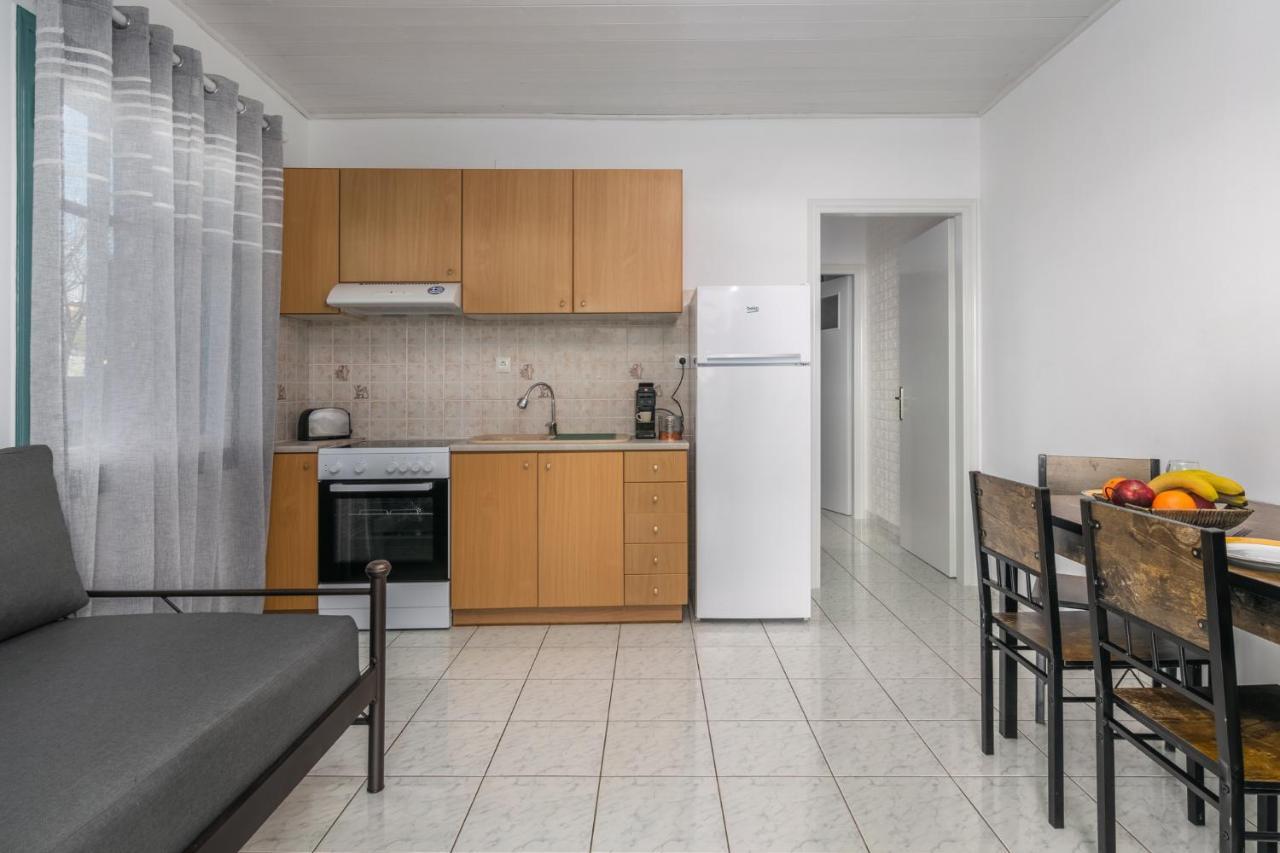 Wood And Stone Apartment Adamantas  Bagian luar foto